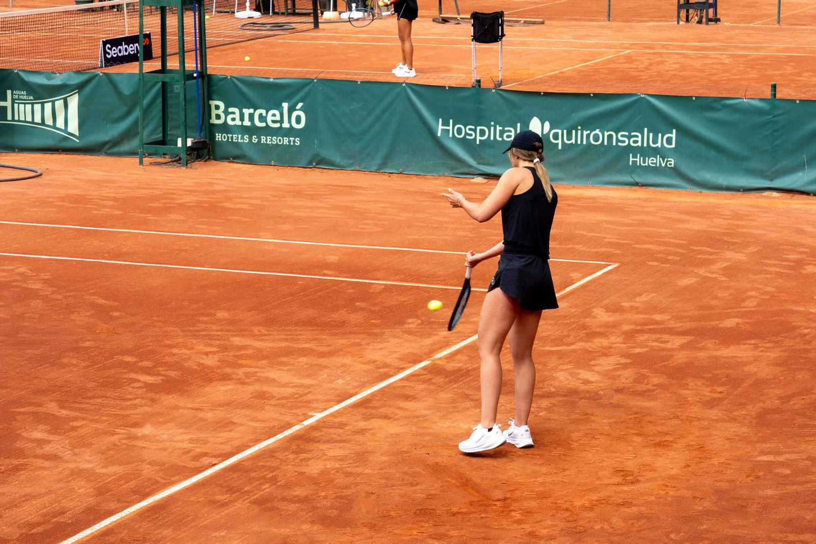Imágenes del Clinic con Paula Badosa, Jessica Bouzas y los alumnos de la escuela del Real Club Recreativo de Tenis de Huelva  