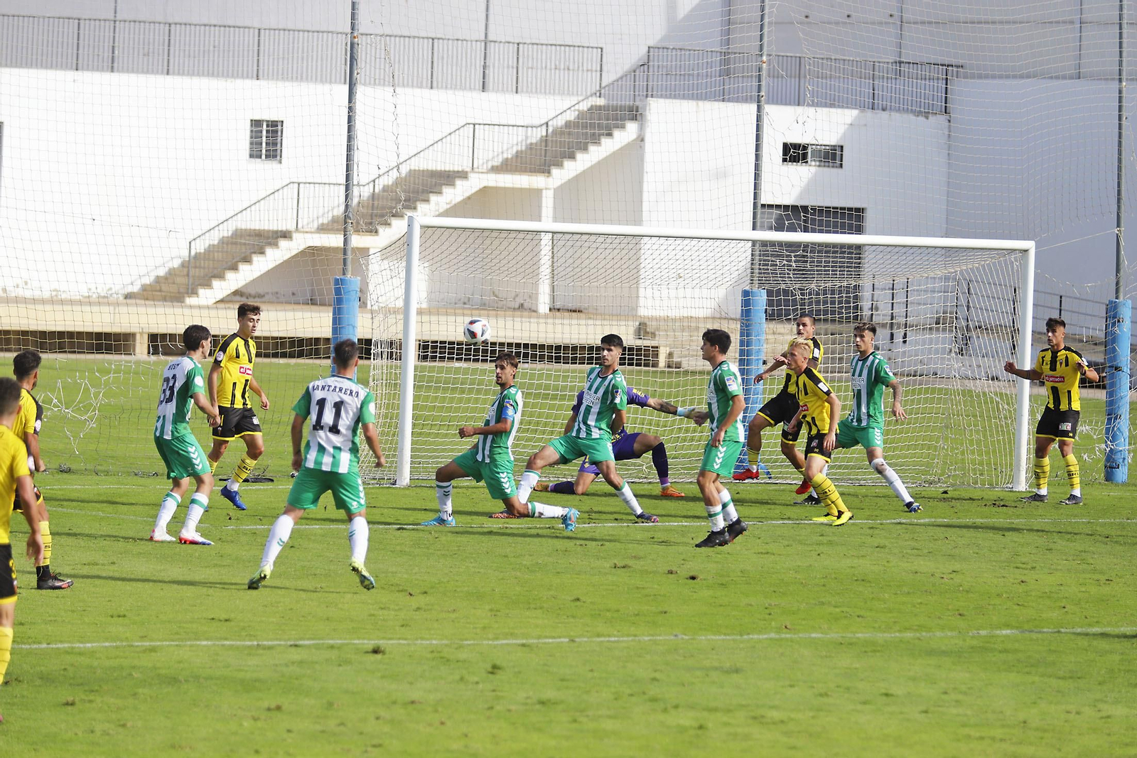 Imágenes destacadas del encuentro entre el San Roque de Lepe y Betis Deportivo