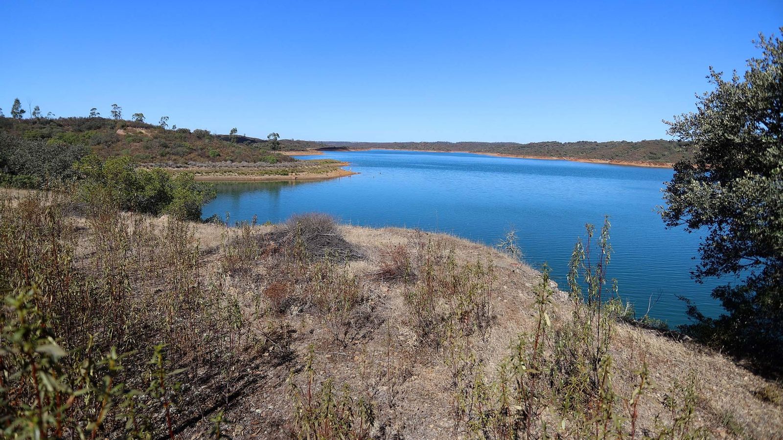El embalse de Alcolea, a medio construir, hace unos meses.