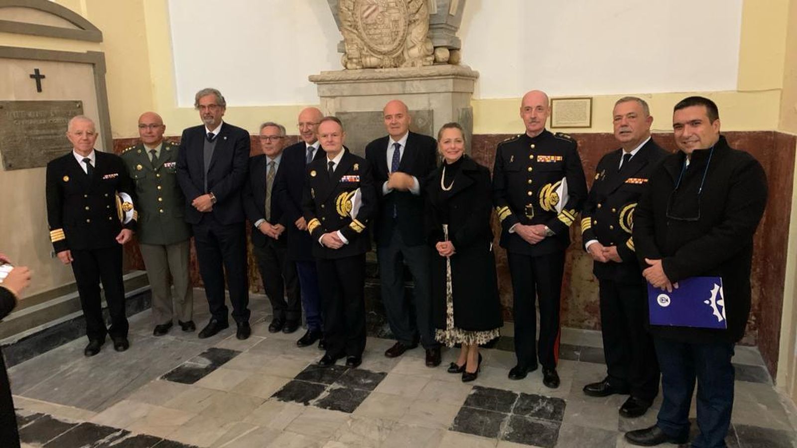 Homenaje en el Panteón de Marinos Ilustres a los promotores del Colegio de Cirugía de la Armada.