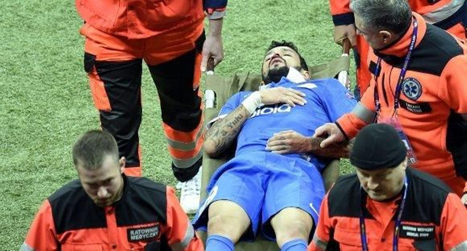 Matheus, hospitalizado tras caer desplomado en el minutos 87 con la nariz rota