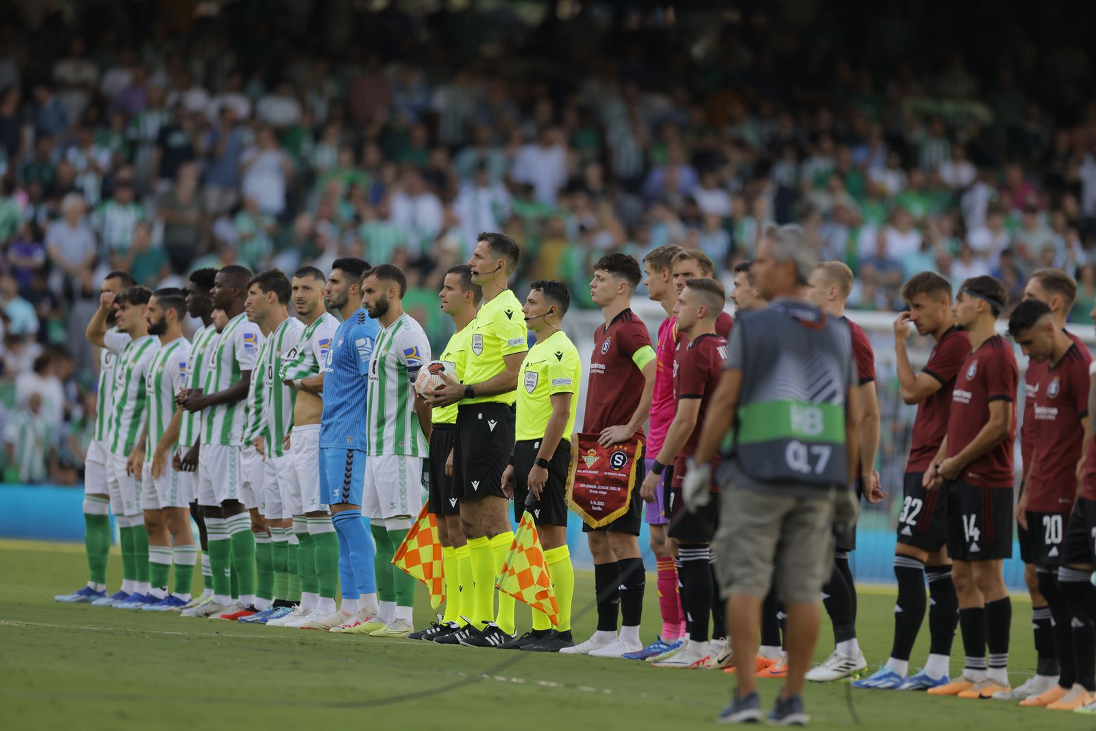 Búscate en la fotos del Betis-Sparta