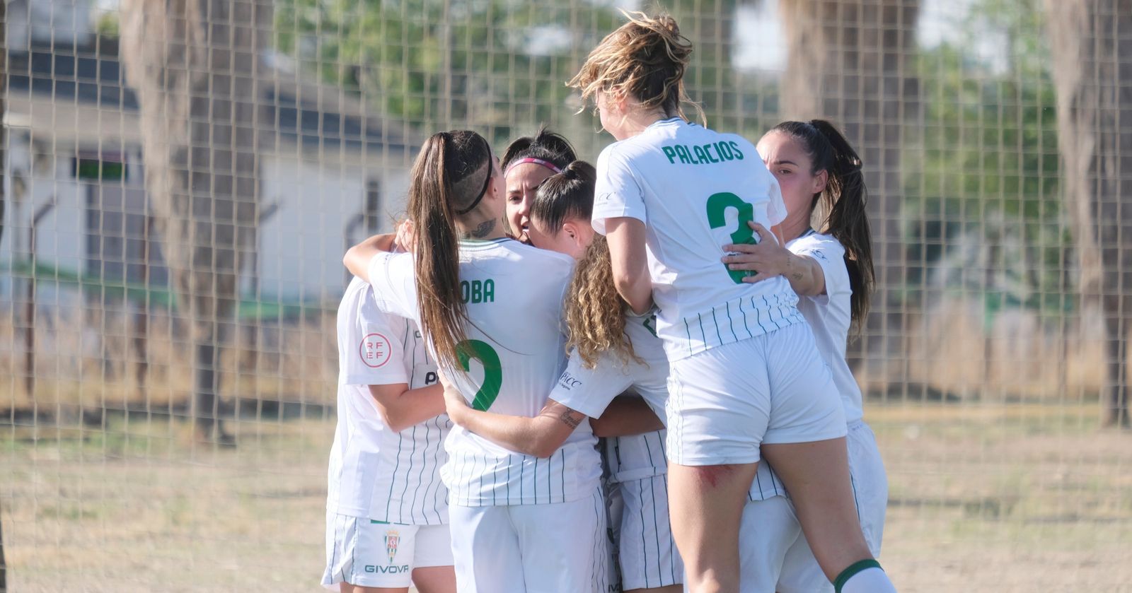 Las jugadoras del Córdoba Femenino celebran un gol en la Ciudad Deportiva.