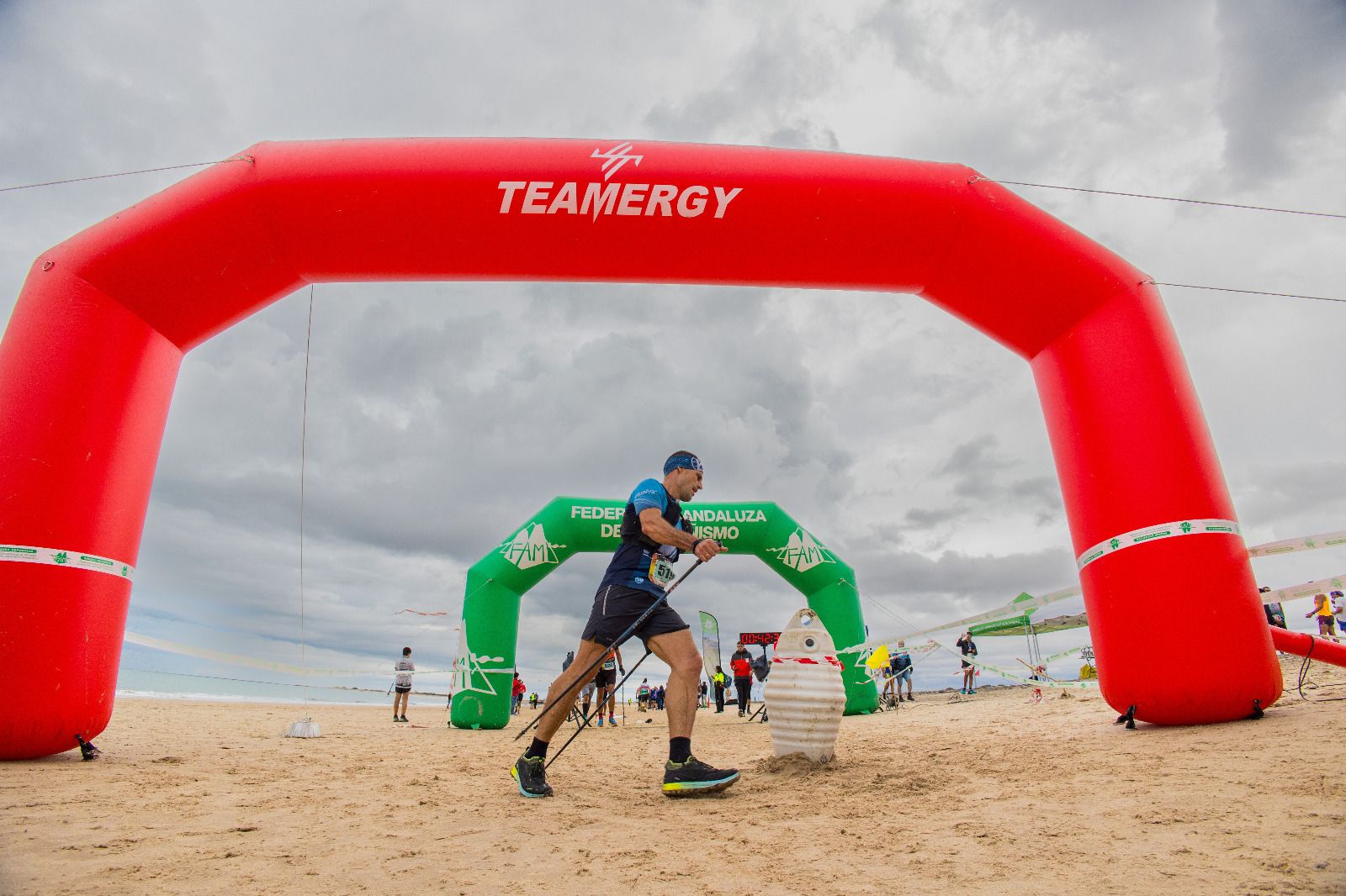Imágenes del V Desafío Solidario Playa del Castillo de San Fernando.