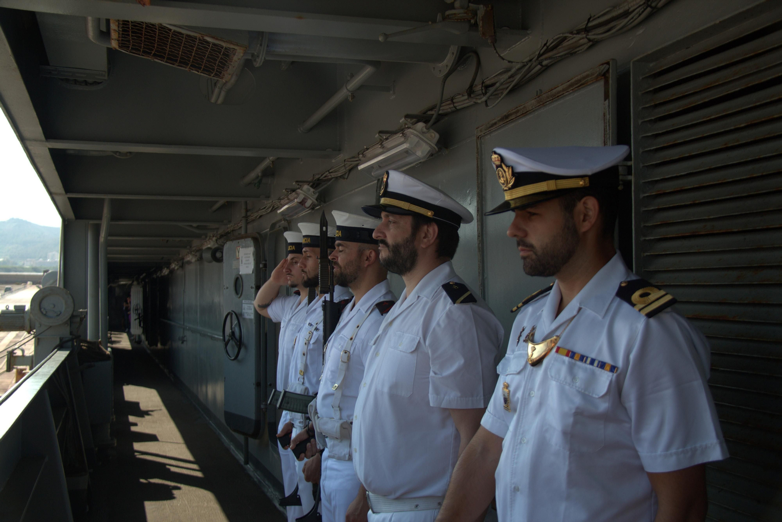 Éxito de participación para ver de cerca el despliegue de las Fuerzas Armadas en Motril