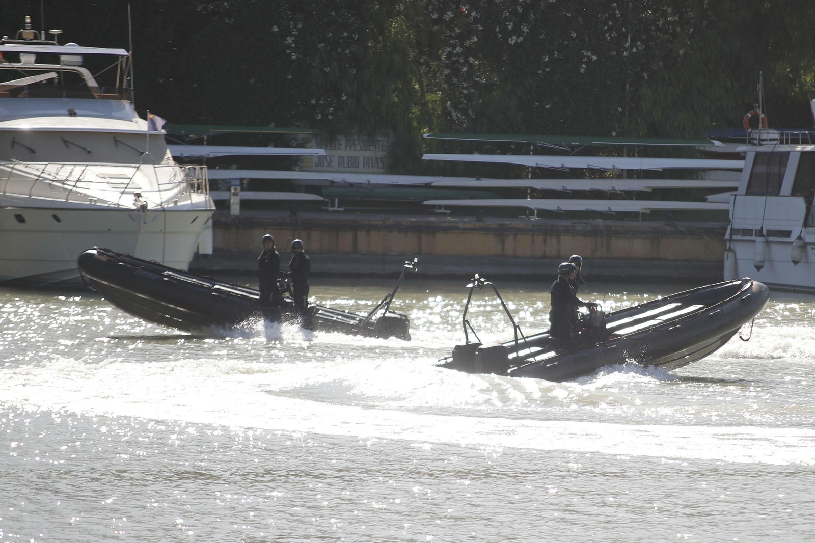 Las mejores fotos de la llegada del submarino 'Tramontana' a Sevilla