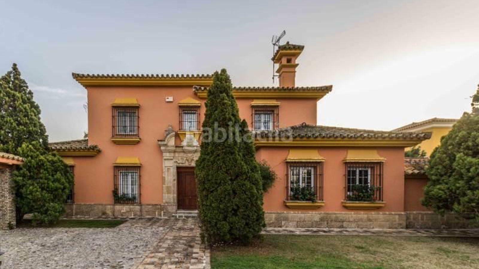 Vista del exterior de la vivienda situada en el Novo