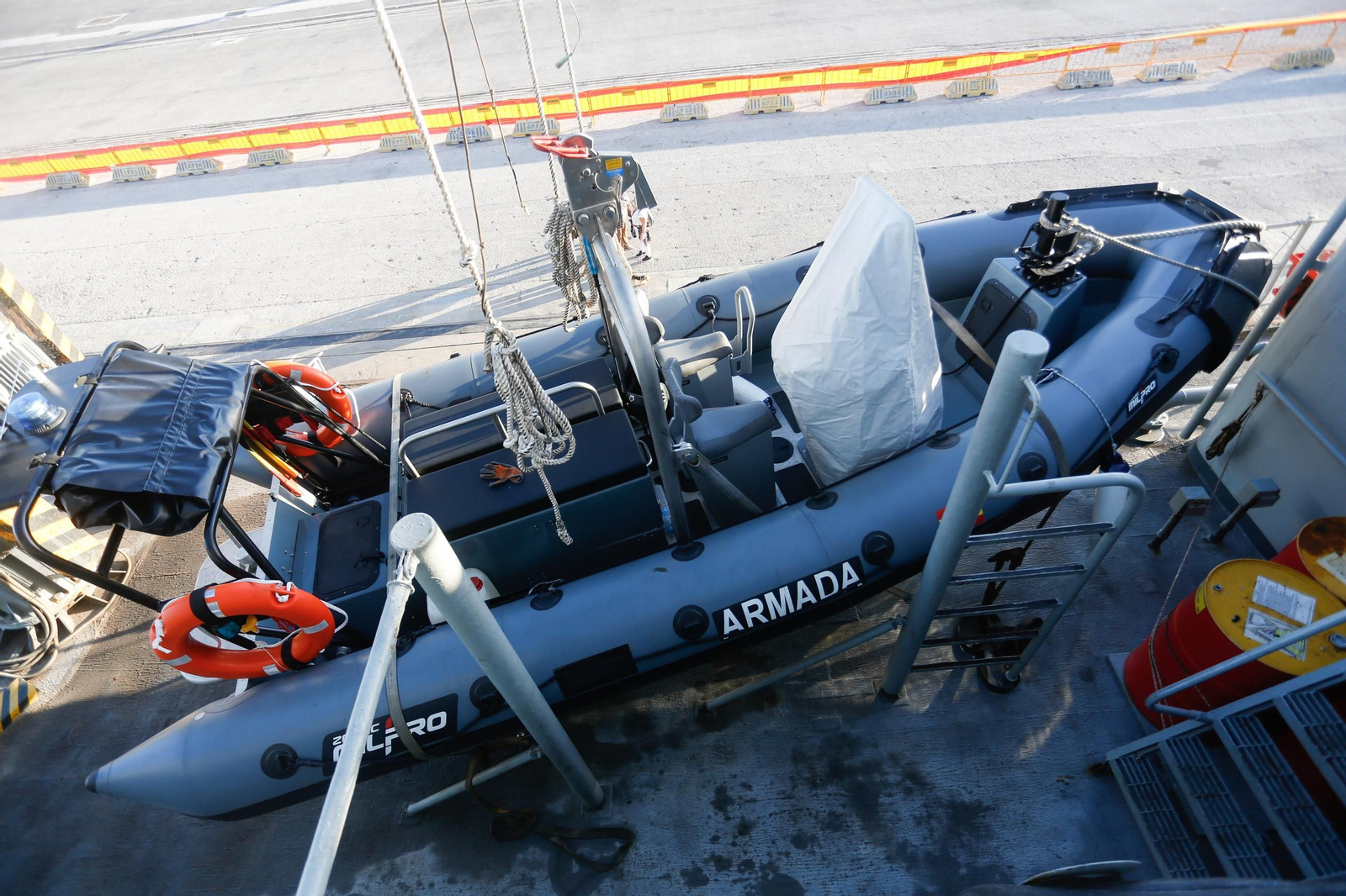 Fotos de la jornada de puertas abiertas del patrullero 'Vigía' en el Puerto de Algeciras