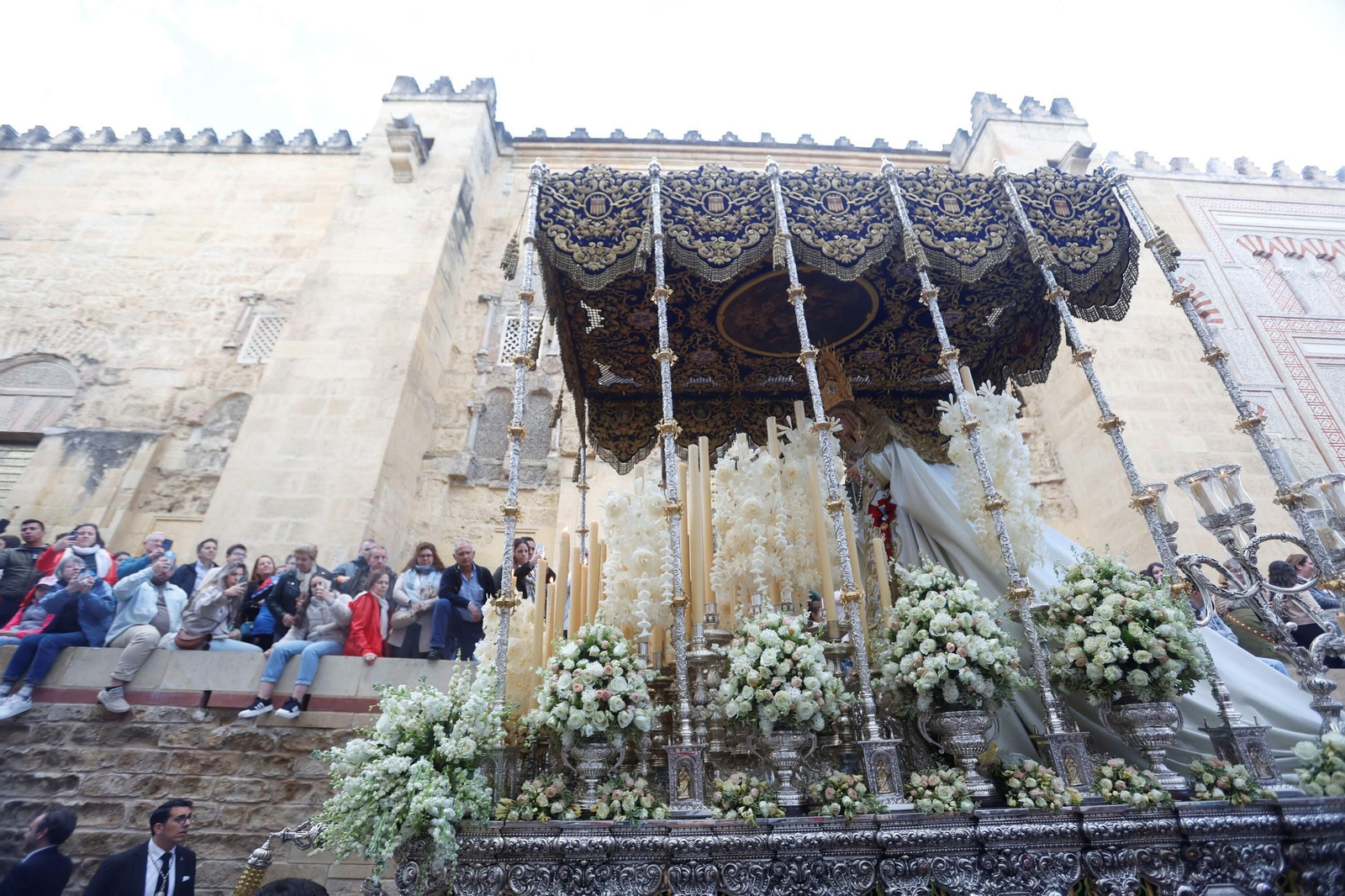 El traslado de la Merced en este Sábado Santo de Córdoba, en imágenes