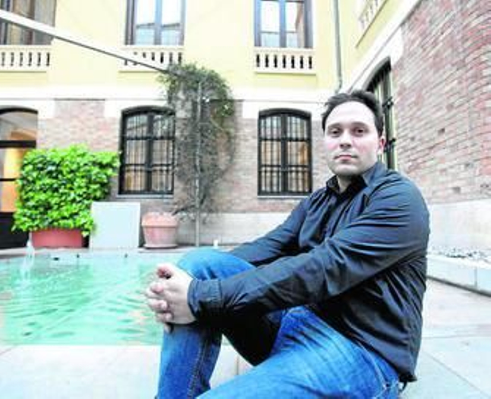 Daniel Rodríguez Moya presentó ayer su poemario en el Palacio de los Patos.