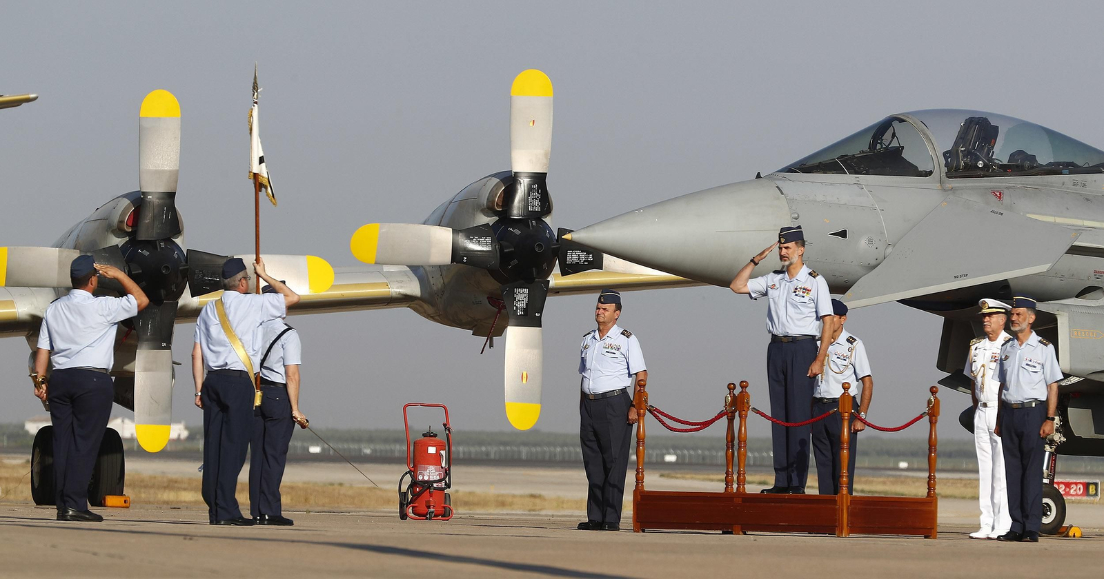 El rey Felipe VI visita la base de Morón