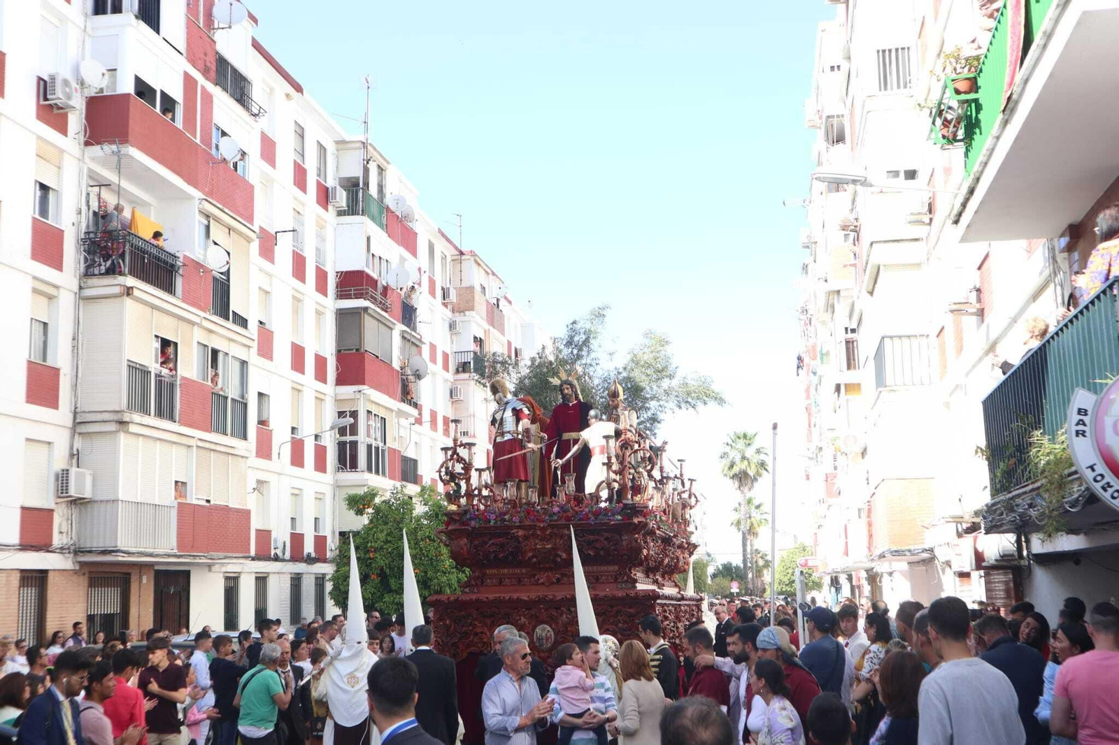 El Prendimiento procesionando por El Carmen.