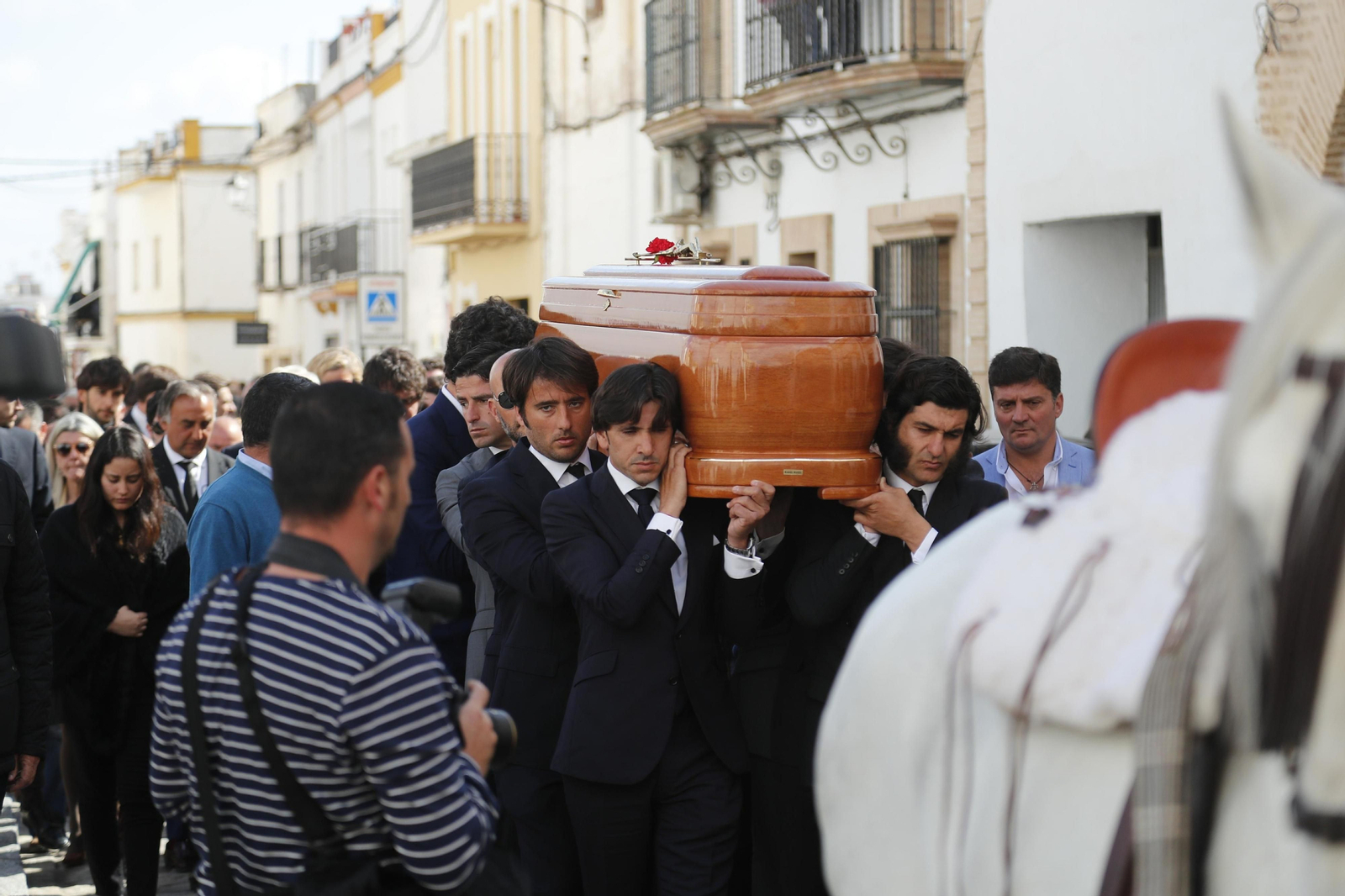 Las imágenes del funeral de Ángel Peralta