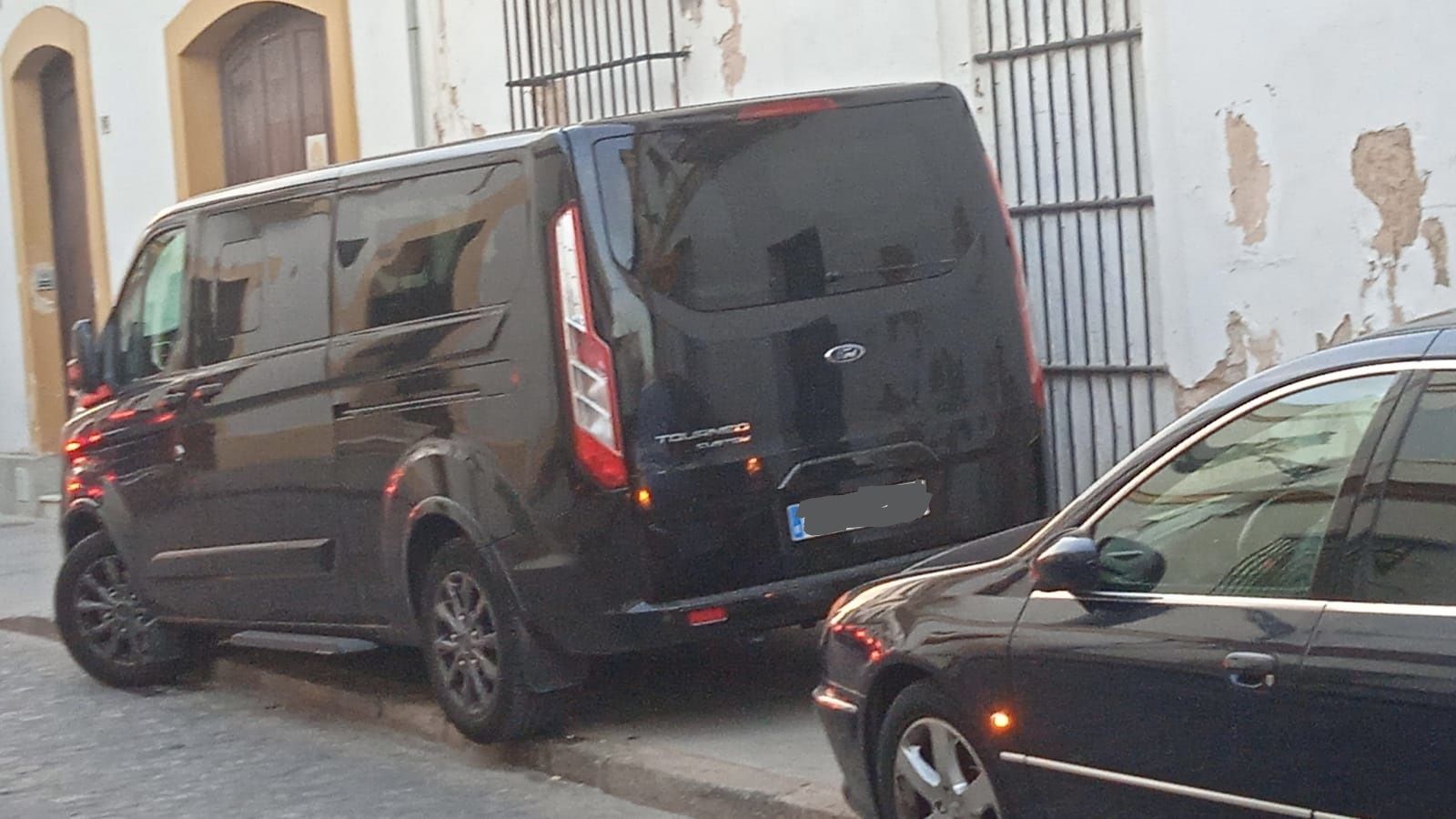 Una imagen de la furgoneta que utilizan miembros del equipo de gobierno para actos oficiales. culo de protocolo”