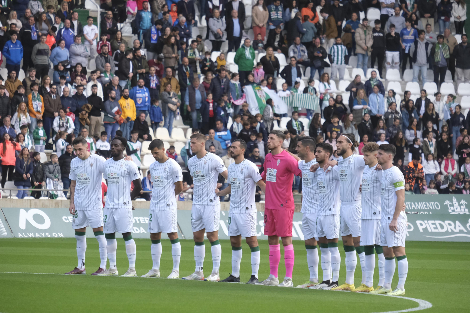 Las imágenes del ambiente en las gradas de El Arcángel en el Córdoba CF - Linares