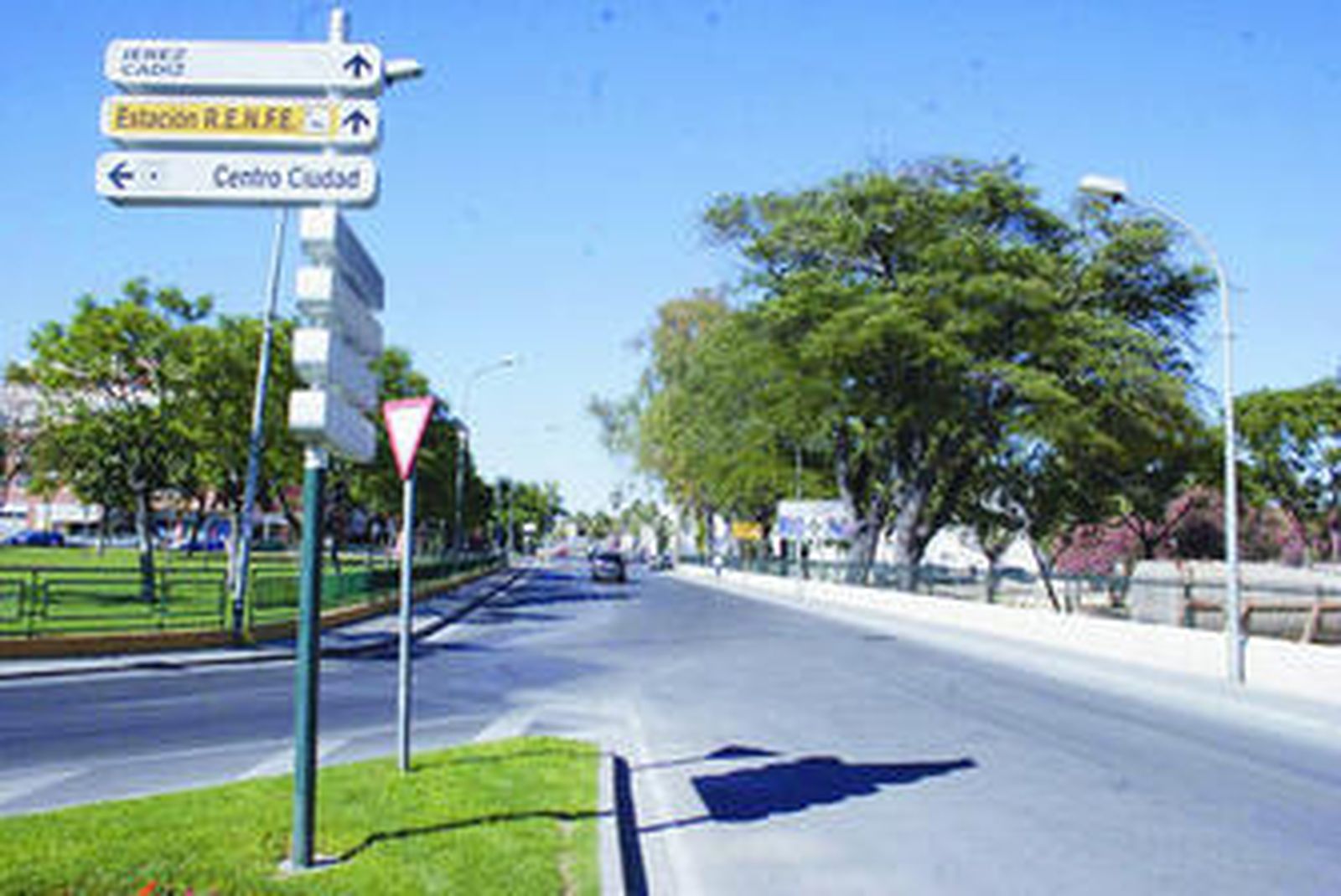 La calle Fray Bernal Boyl, junto al parque del Vino Fino, en la que se habilitará un carril de acceso al centro.