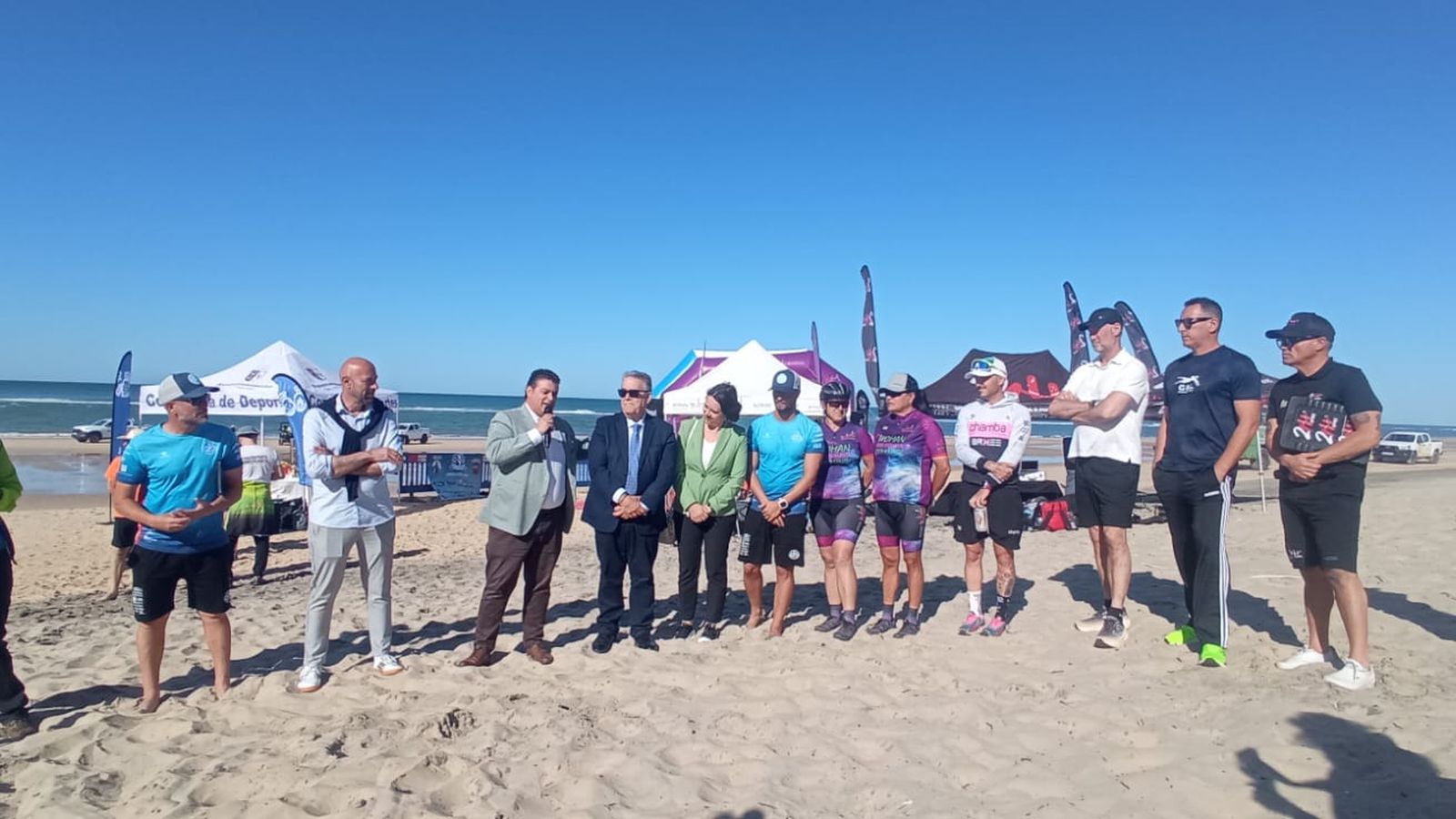 Iniciativa ‘Abracemos el Mar’ en las playas de Huelva.