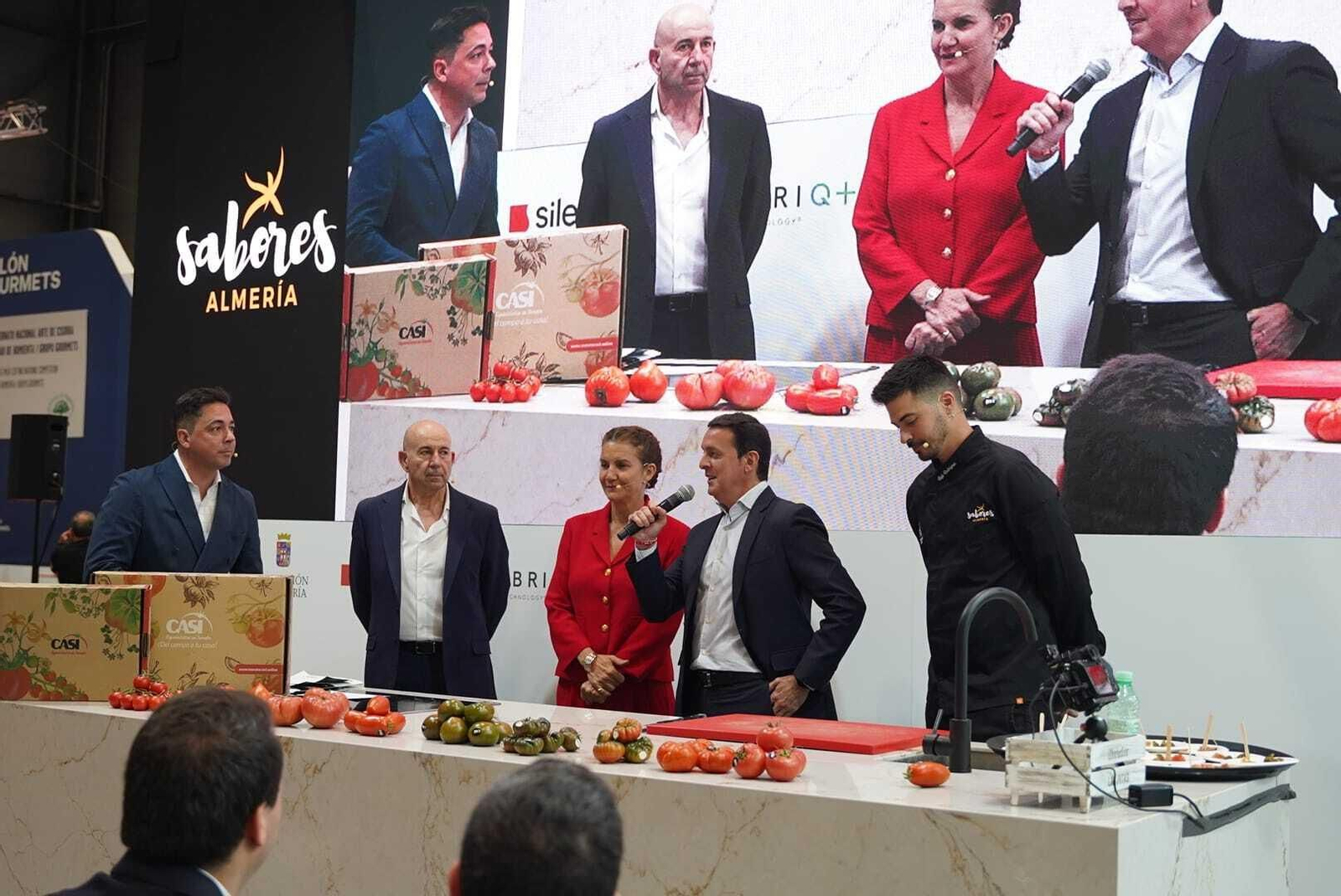 Javier A. García, junto a Antonio Bretones (CASI) y los chef Samantha Vallejo-Nágera y Rafa Rodríguez.