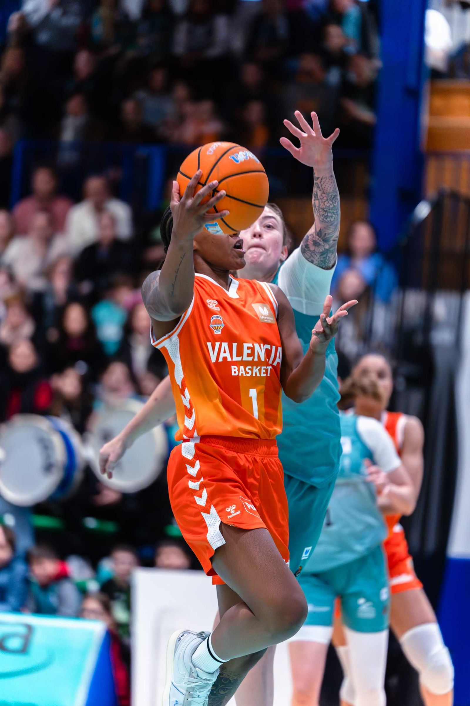Apoteosis en Estepona; cae el campeón Valencia (67-66)