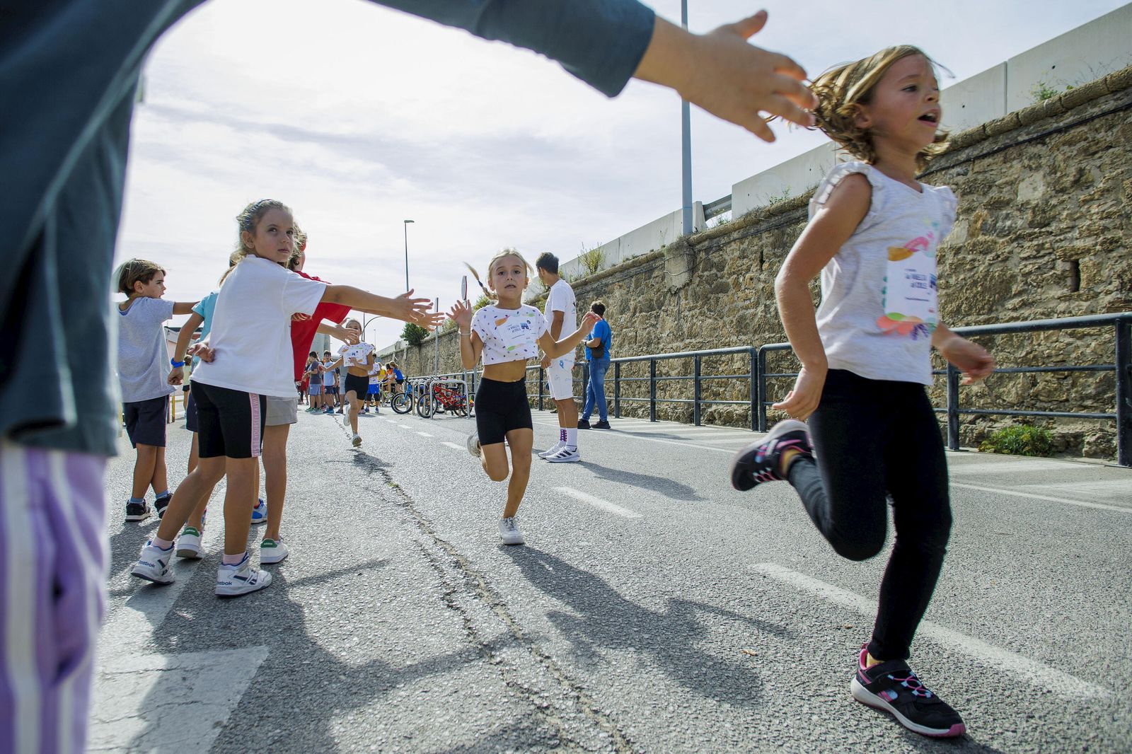 Carrera solidaria contra la leucemia infantil en el CEIP La Inmaculada de Cádiz