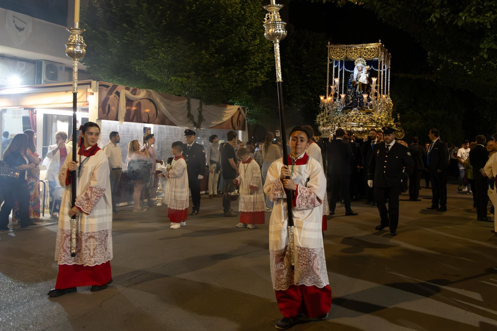Santa Ana, patrona de Torredelcampo, recibe el bastón de mando como Alcaldesa Perpetua.
