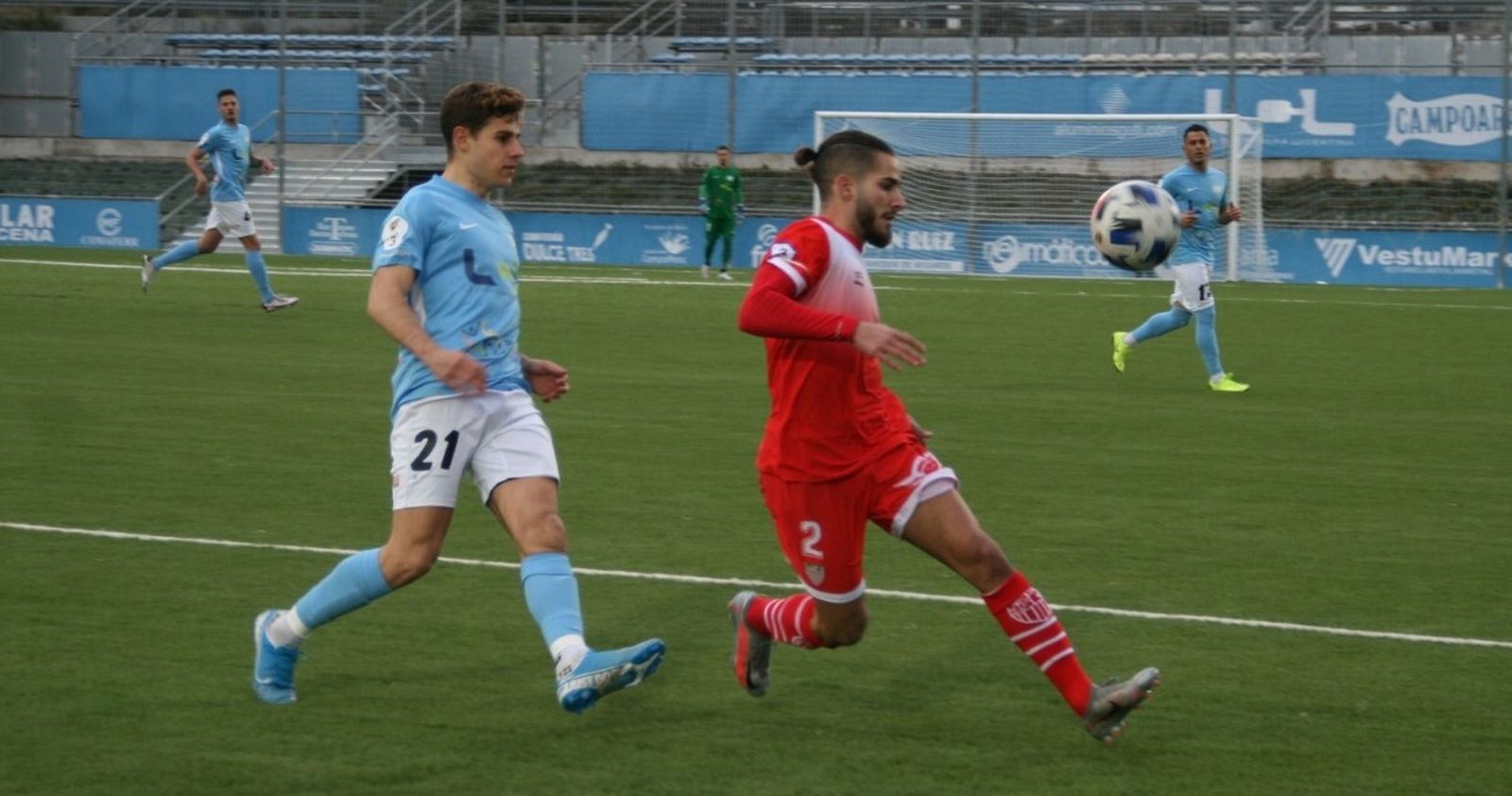 Michael Conejero presiona a Becken.