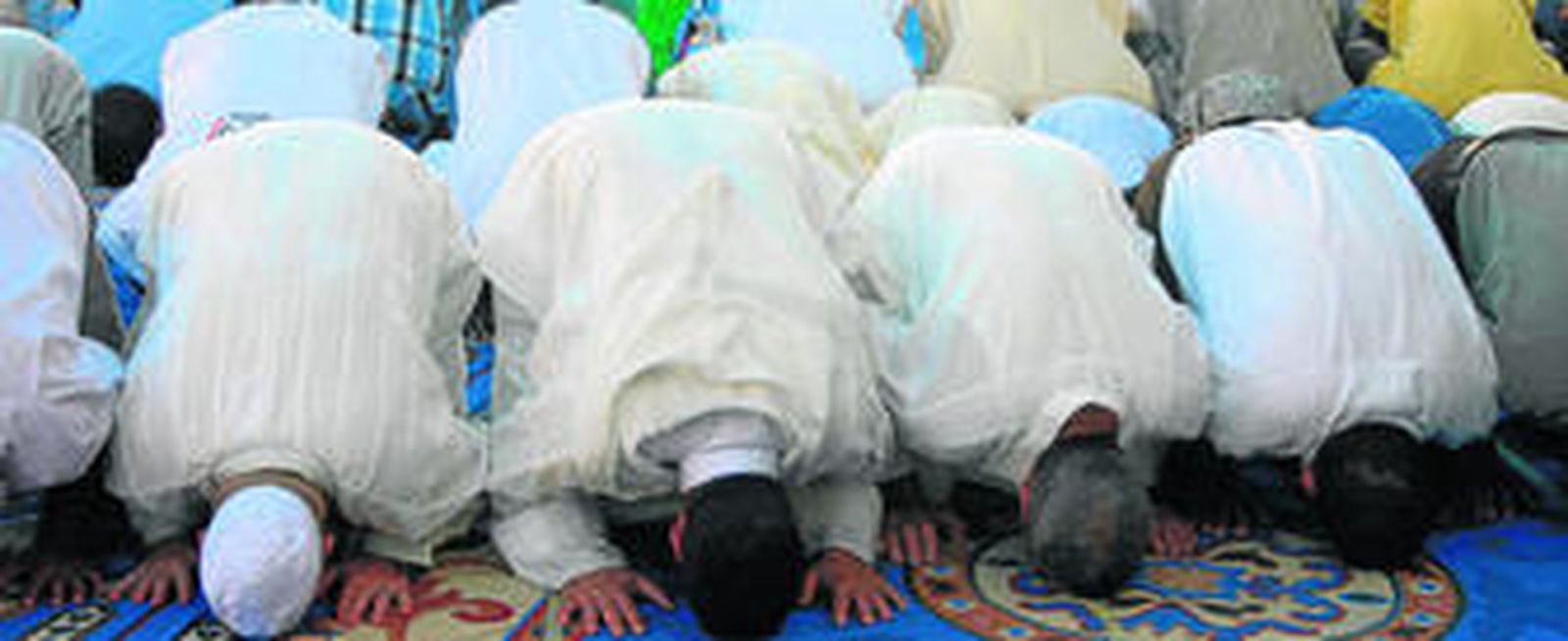 Desayuno colectivo, junto al resto de vecinos.