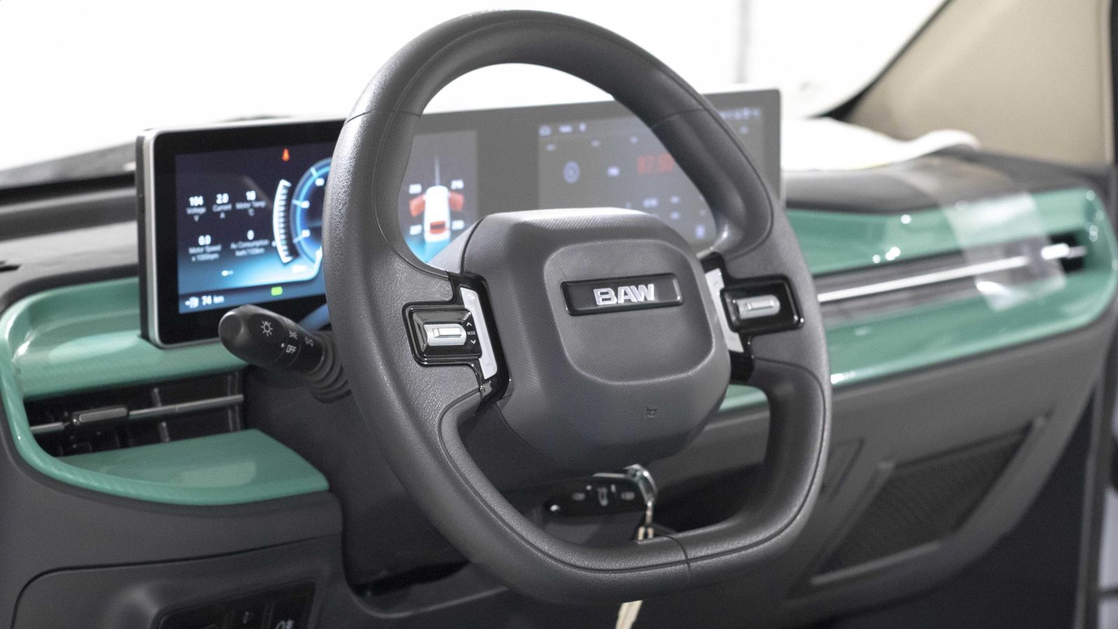 Originario de China, donde es producido por Beijing Automobile Works, el Pony ya está a la venta en España con un único nivel de equipamiento y a precio cerrado.