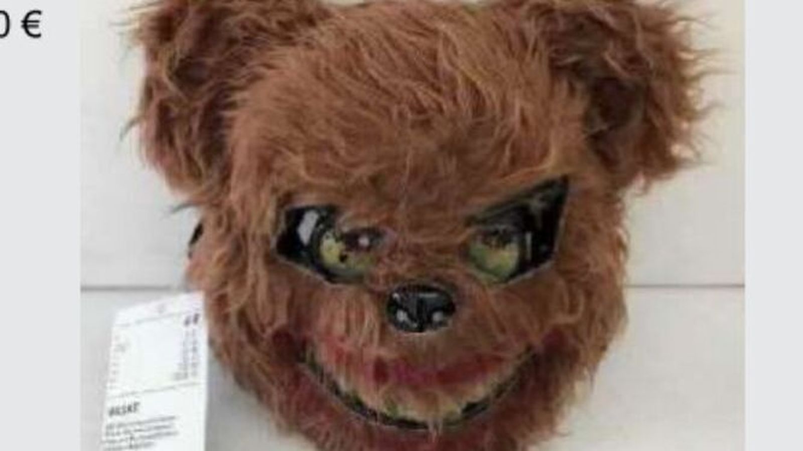 La máscara de oso retirada