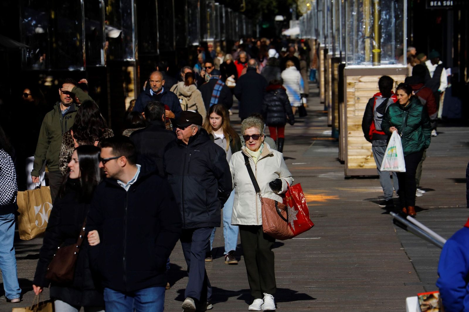 Los cordobeses se lanzan a por las rebajas de invierno, en imágenes