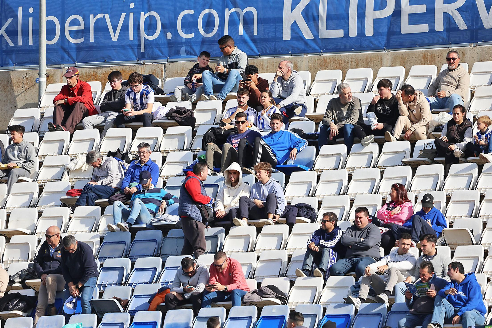 Búscate en las gradas en el Nuevo Colombino en el Recreativo de Huelva - Atlético Antoniano