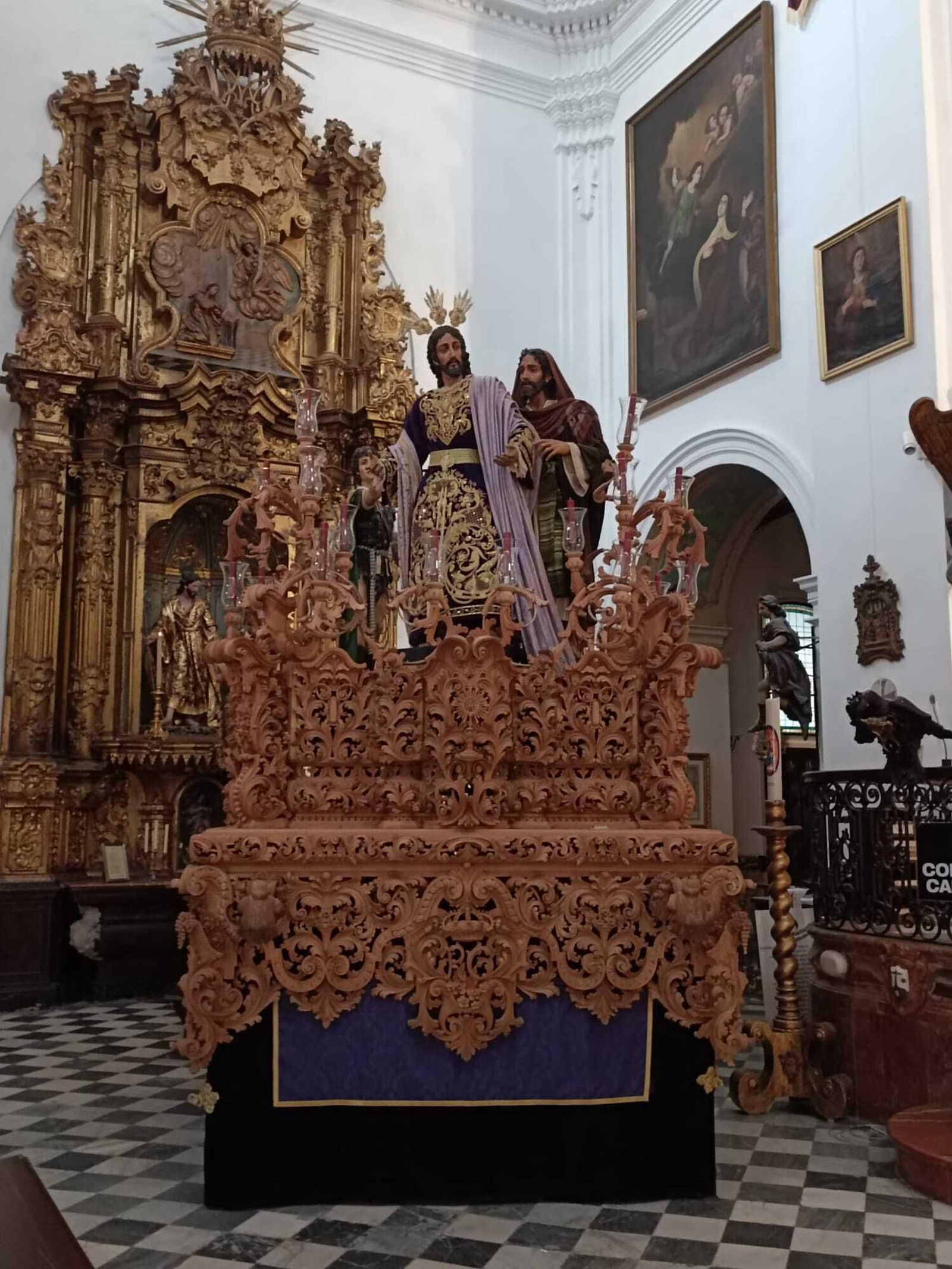 El paso del Prendimiento, dispuesto en la iglesia del Carmen.