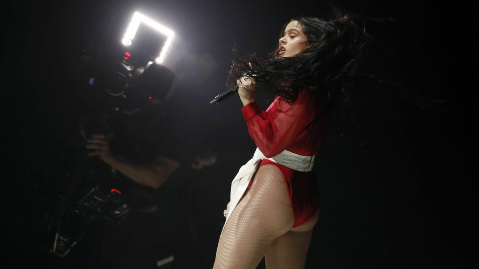 Rosalía, durante la actuación en la gala.