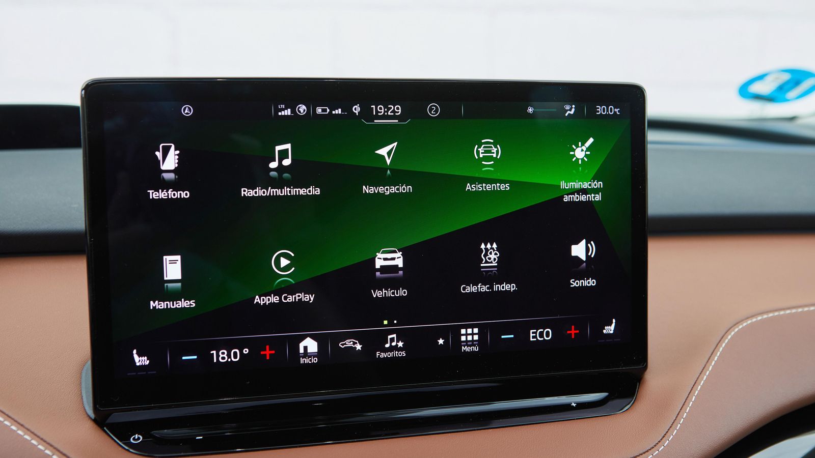 Este es el corazón del sistema de infoentretenimiento. Durante la toma de contacto nos ha parecido más rápido en su accionamiento -y con menos fallos- que el que pudimos probar del ID.3, aunque el software debe ser el mismo.