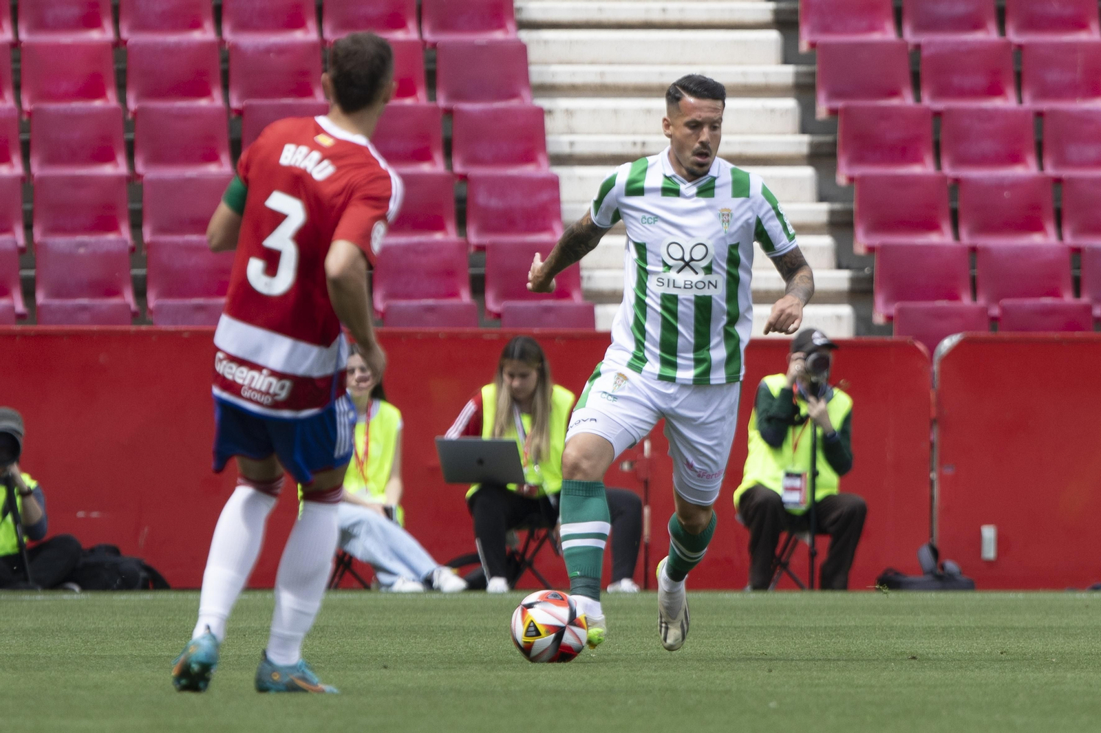 Las mejores fotos del ambiente en el Recreativo Granada - Córdoba CF