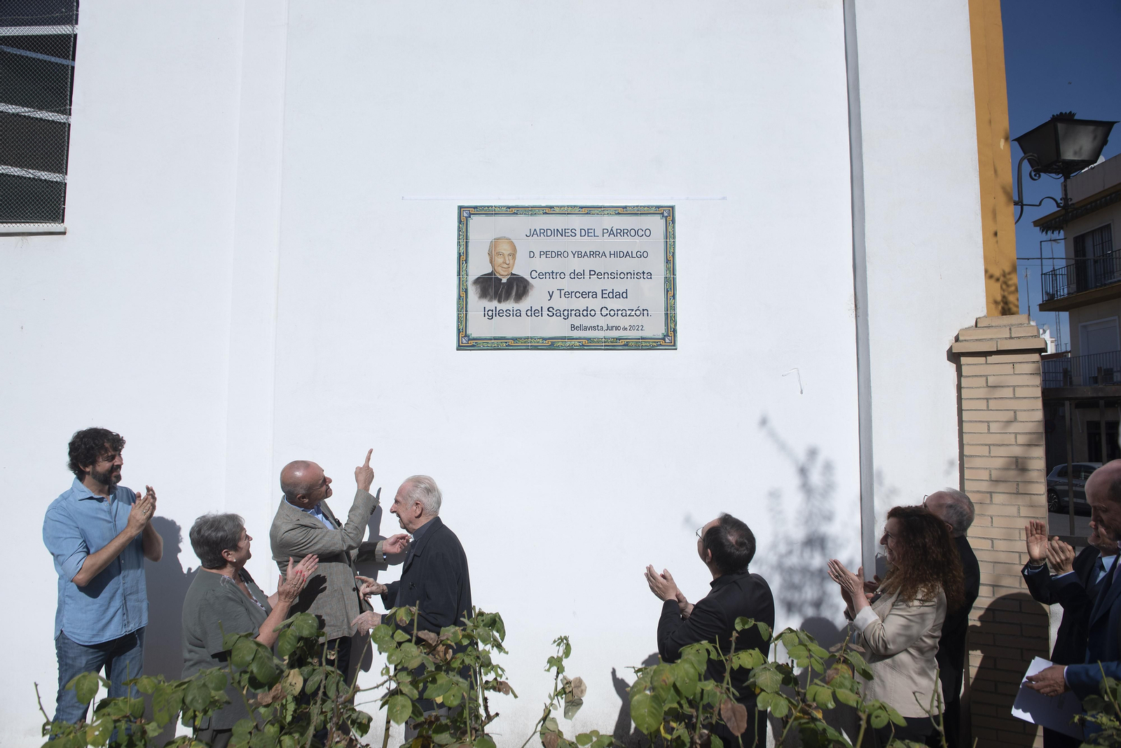 Las imágenes de la inauguración de los jardines del párroco D. Pedro Ybarra
