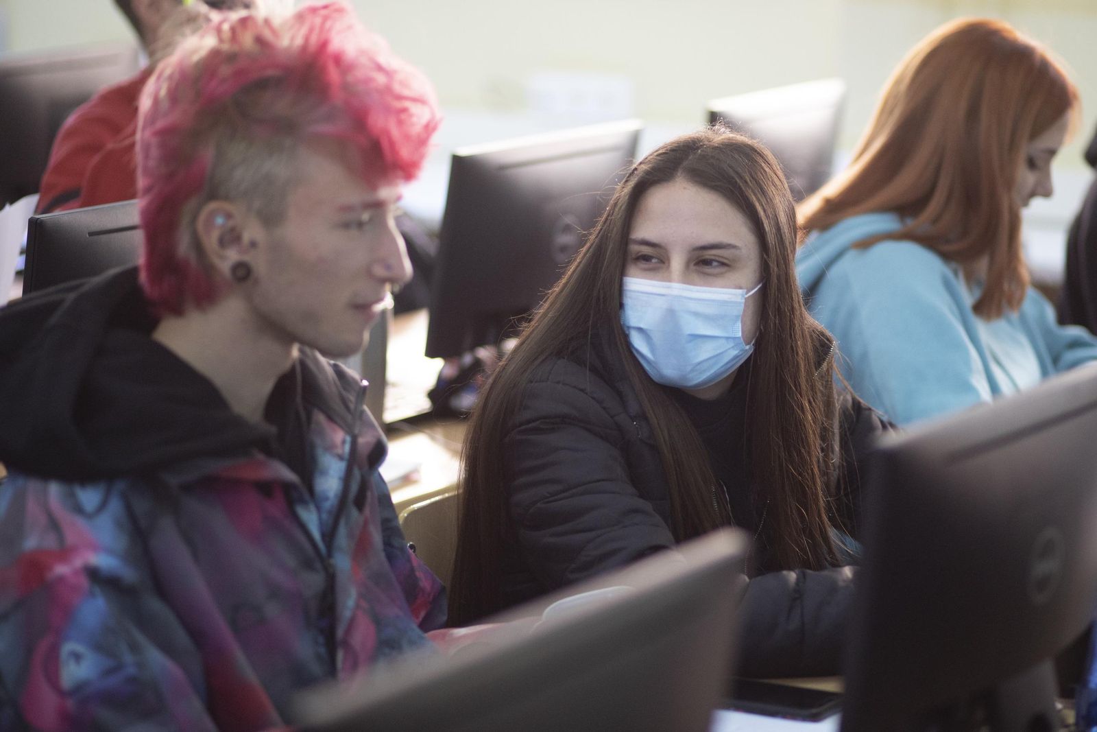 Estudiantes en un instituto de Granada.