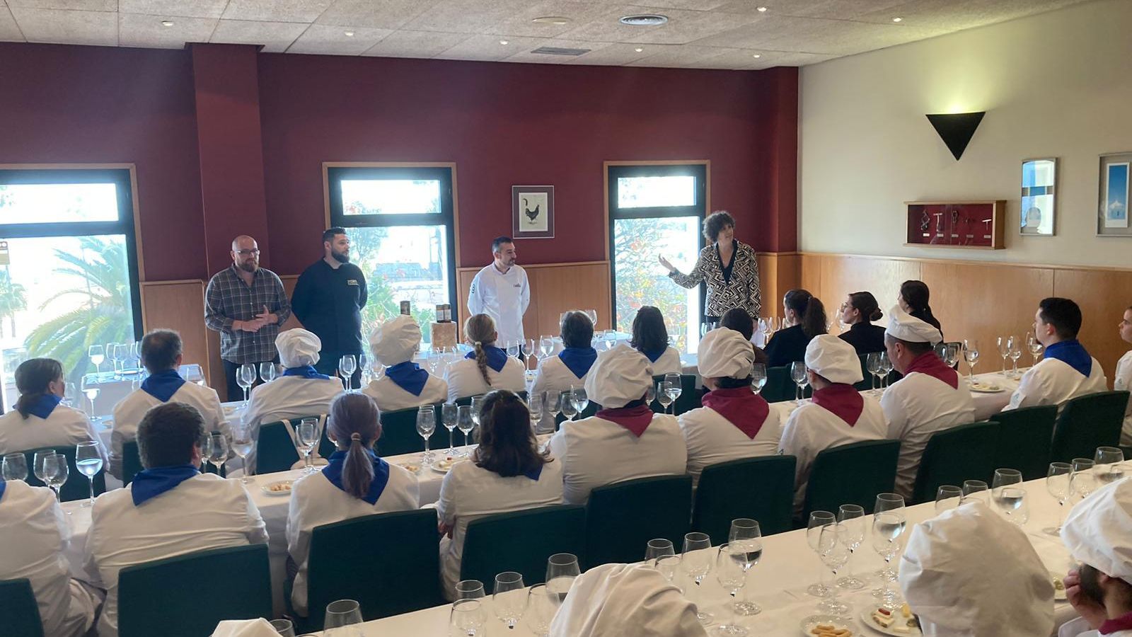 Muchos estudiantes de Hostelería no quisieron perderse el seminario