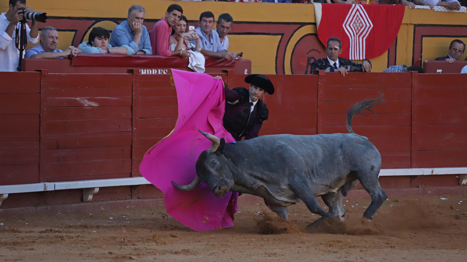 Fotos de la corrida del sábado de la Feria Taurina de Algeciras: Ferrera, Chacón y López Simón