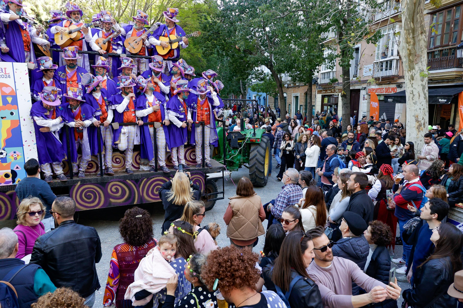 Las mejores imágenes del Domingo de Piñata del Carnaval de Cádiz 2024