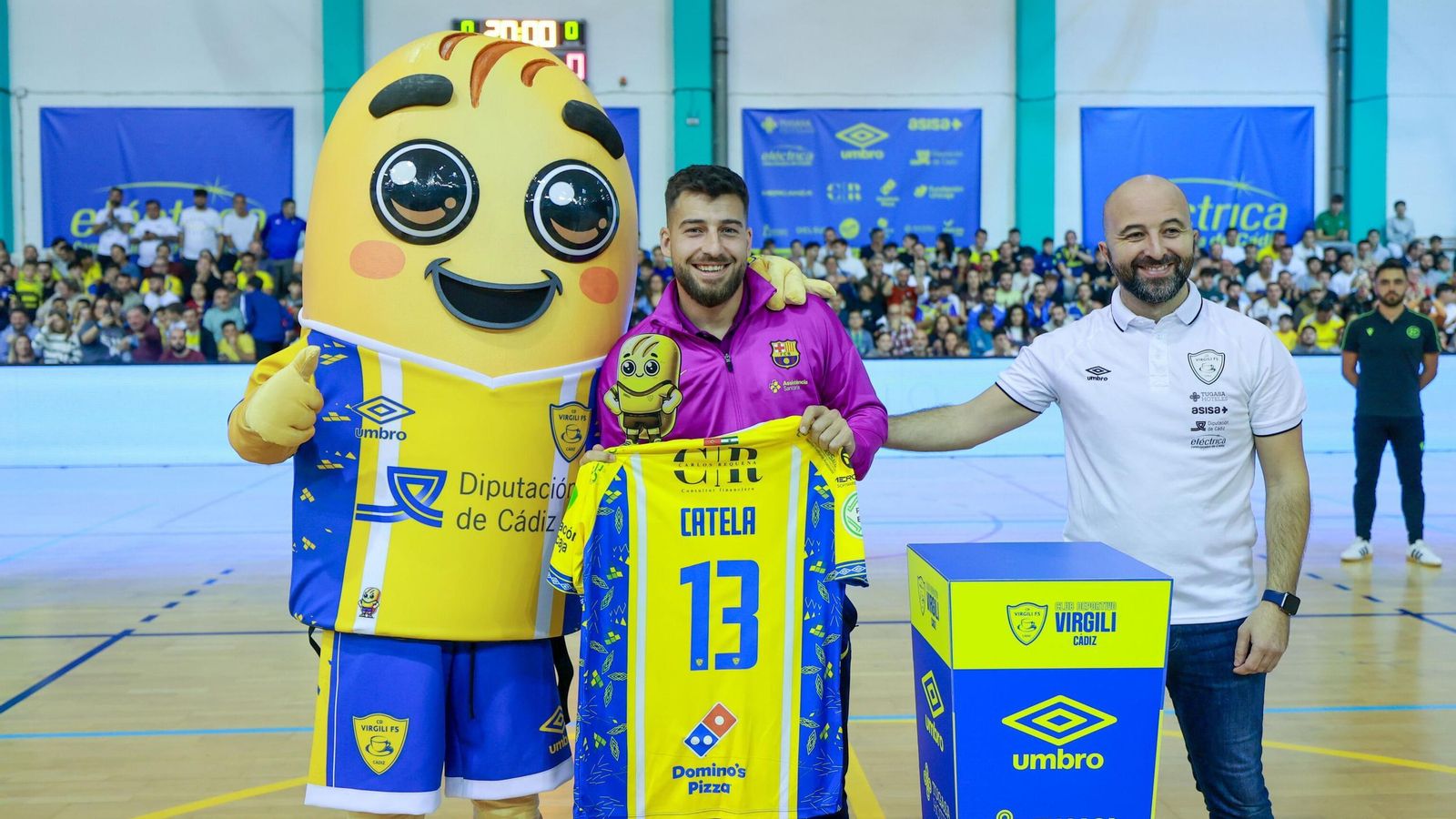 El reconocimiento que tuvo el Virgili con Juanjo Catela, gaditano del Barça.