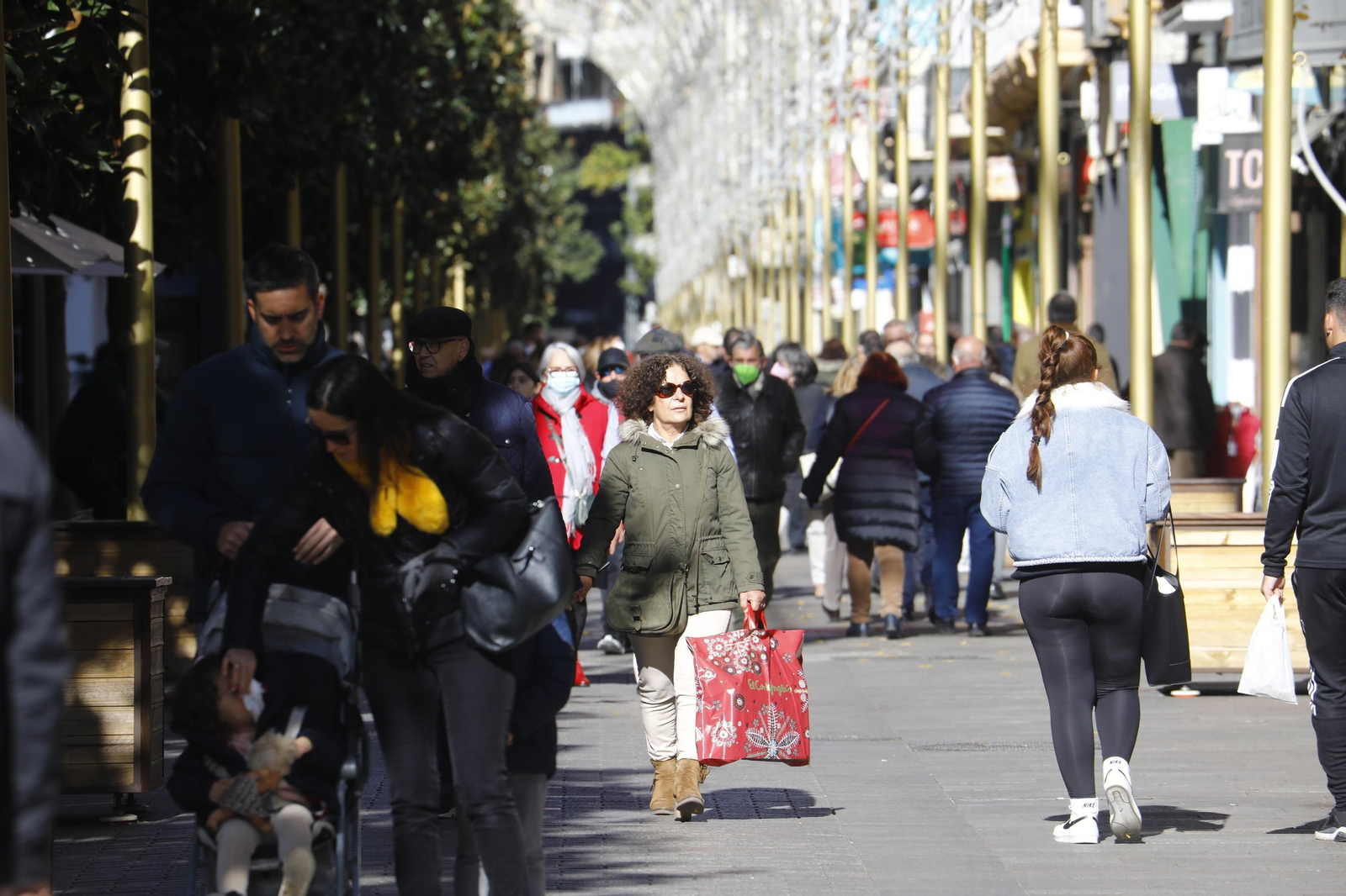 Arranca la jornada de compras navideñas en Córdoba, en imágenes