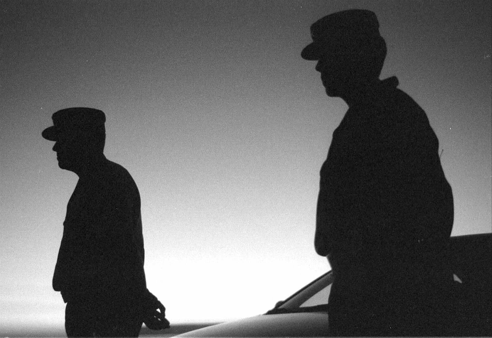 Dos agentes de la Guardia Civil.