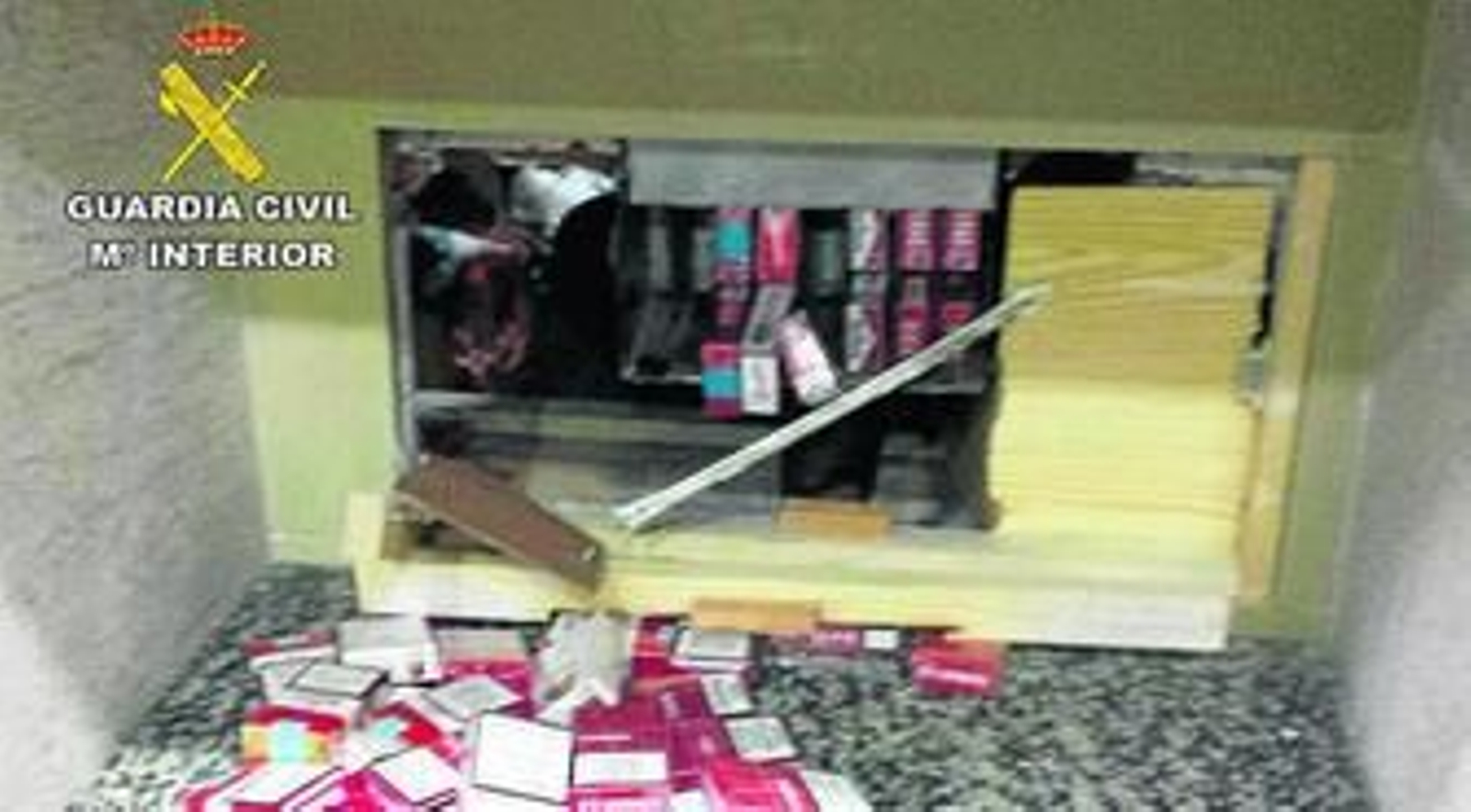 El tabaco oculto tras la pared de un bar.