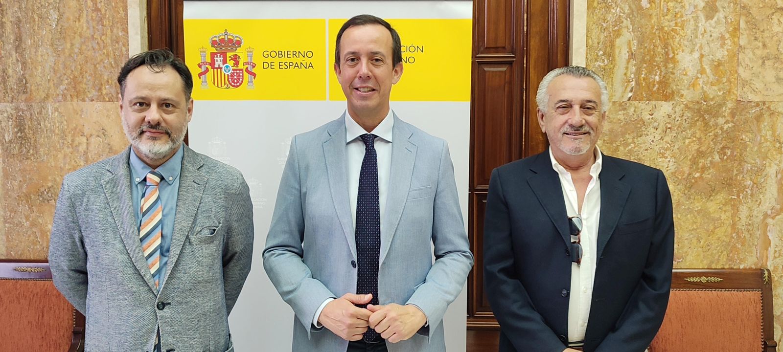 José María Martín junto a Felipe Peregrín y cargo Blas Javier López Carrión
