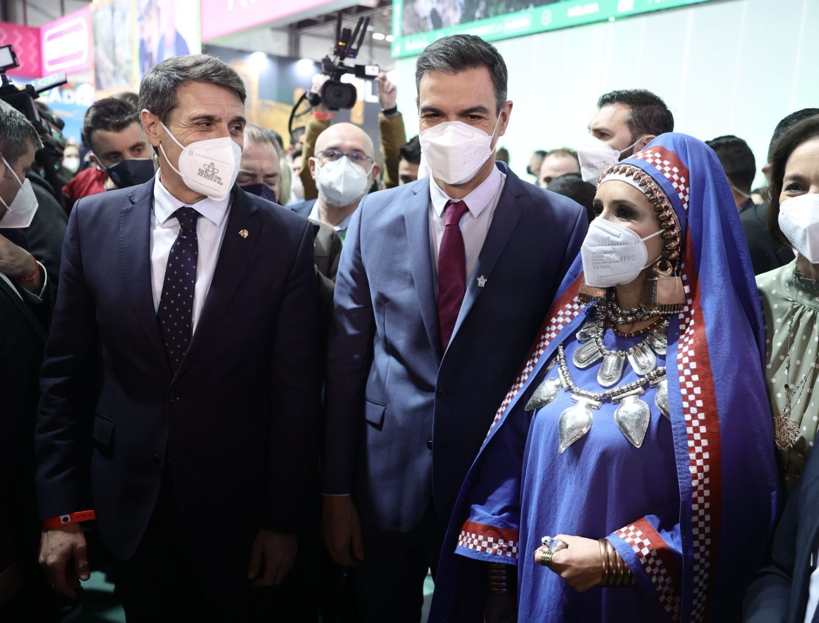 Momento de la visita de Pedro Sánchez al stand de Baza en Fitur 2022