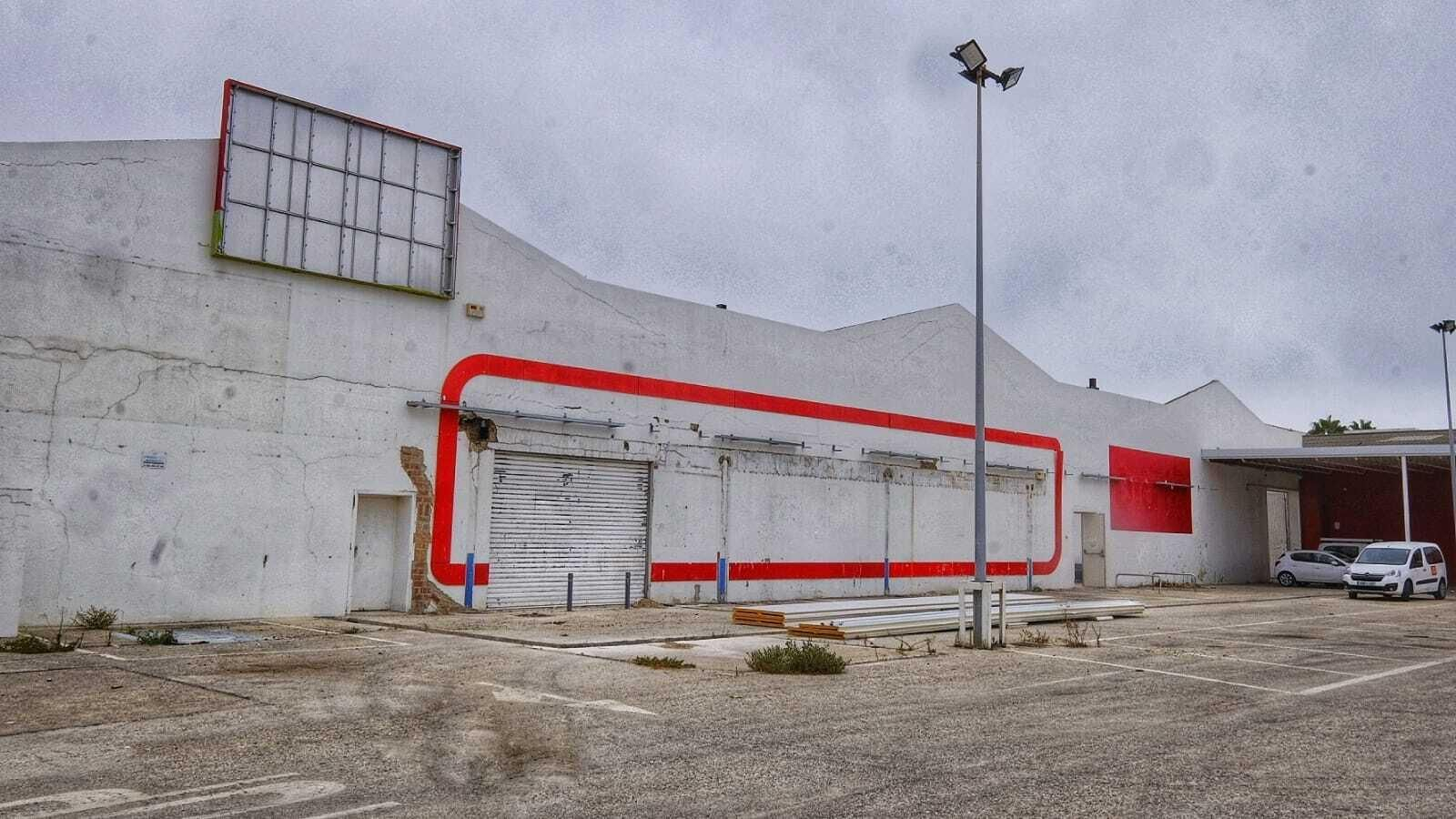Solar del antiguo Día, en el que Súper Carmela planea abrir su nuevo supermercado en Cádiz capital