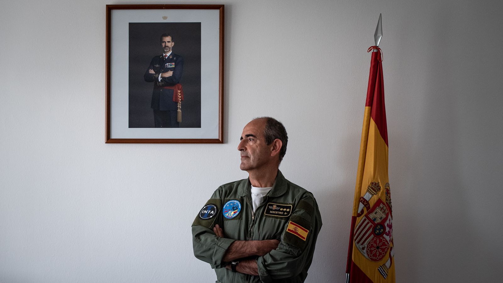 El coronel Maestro, jefe del Cedea, en su despacho en El Arenosillo.