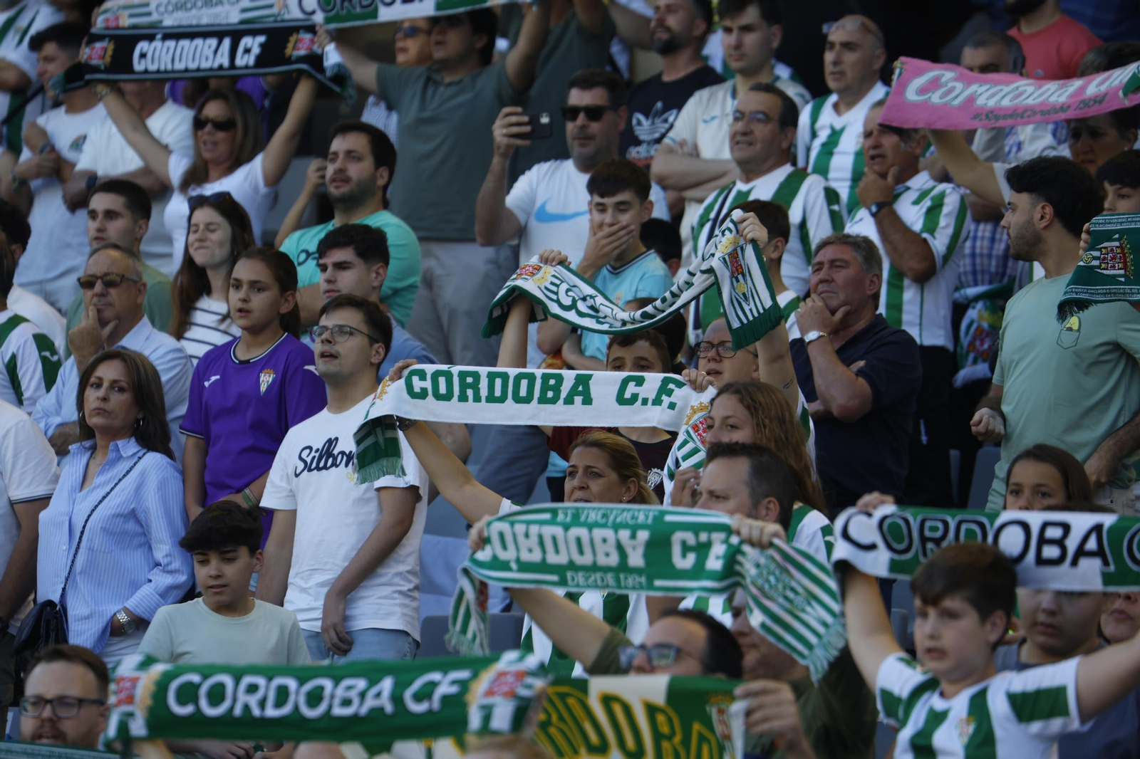 Las mejores fotos del ambiente en el emocionante Córdoba CF - Mirandés en El Arcángel