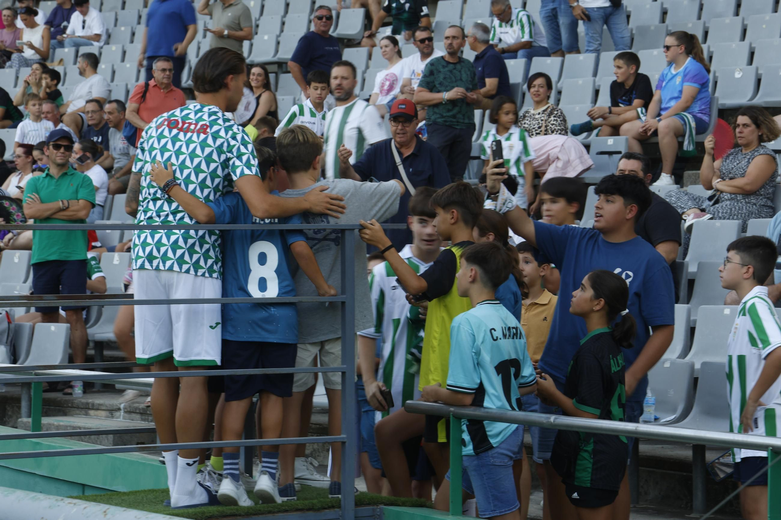 Las mejores fotos del ambientes en El Arcángel para el Córdoba CF - Rayo Vallecano